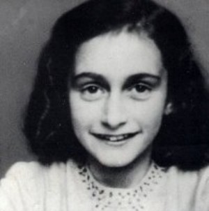 Anne Frank im Alter von dreizehn Jahren