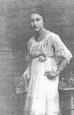 Betty Isacson, 1920