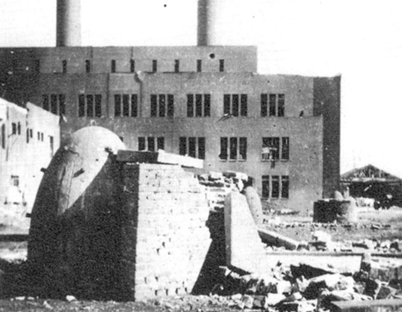 So genannte Einmannbunker (Splitterschutzzellen) nach dem Bombenangriff vom 13. Juni 1944