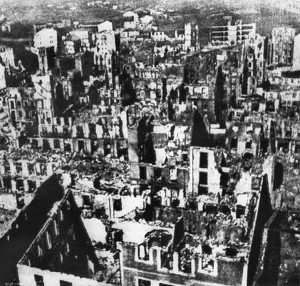 Guernica nach dem Angriff am 26. April 1937