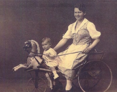 Albert and nurse henny Rohrbach in June 1922, 7 month old, in Bad Rothenfelde