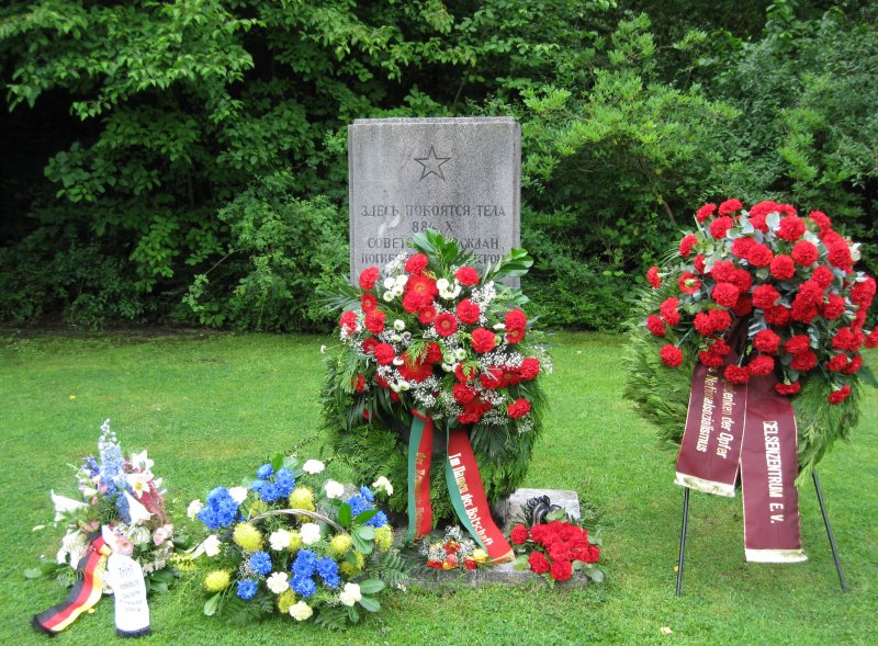 Gedenkakt auf dem Horster Sd-Friedhof in Gelsenkirchen