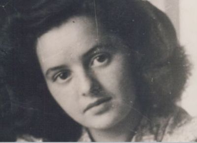 Judith Rosenberg, verheiratete Schneiderman, um 1946 in Landsberg am Lech. Sie lebt heute in New Jersey/USA