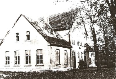 Die alte Hvelhofer Kirchschule. Von hier aus musste Rosa ihren leidensweg in das KZ Auschwitz-Birkenau antreten.