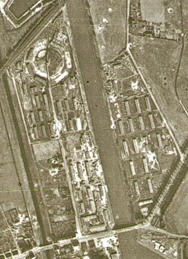  Lagerkomplex Brink-/Bruchstrasse in Gelsenkirchen-Horst im Herbst 1944, getrennt durch den Rhein-Herne-Kanal.