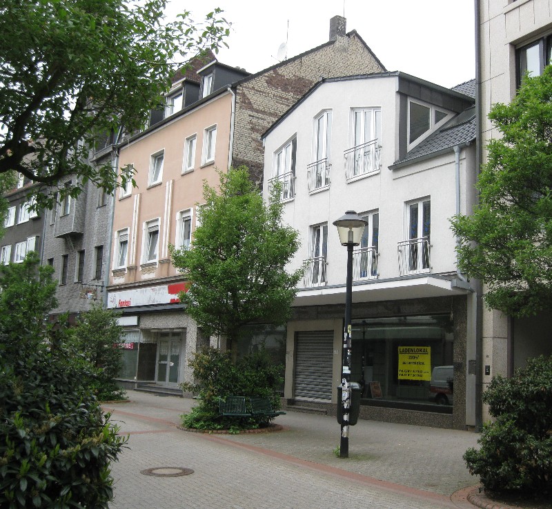 The building housed Mortiz Meyers clothing and haberdashery Essener Strasse 38, 2010