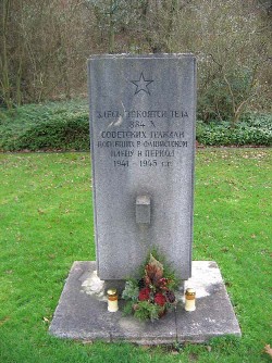 Denkmal für 884 russische Zwangsarbeiter und Kriegsgefangene auf dem Friedhof Horst-Süd 