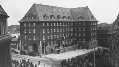 Polizeipräsidium Gelsenkirchen um 1928. Hier begann 1945 der Todesmarsch in Richtung Westerholter Wald.