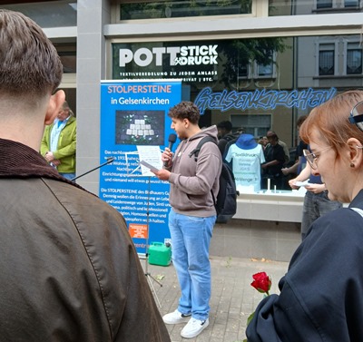 Gelsenkirchen: Stolpersteine erinnern an die Familien Alpern u. Stndig