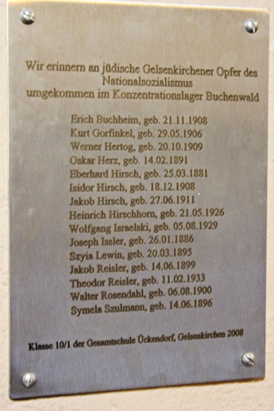 Erinnerungstafel im Vorraum des Krematoriums von Buchenwald
